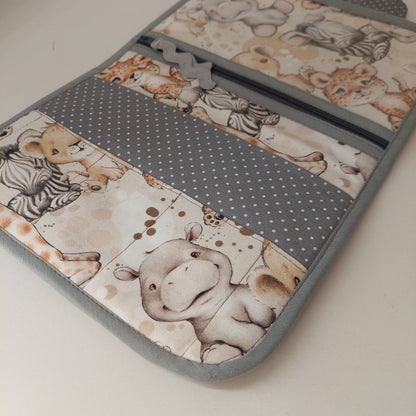 Portadocumentos | Bolsa de boletines de salud para bebés con diseño de safari y lunares grises 